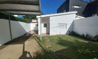 Casa en alquiler c/ cochera en Pellegrini