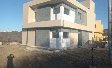 Casa en venta c/ cochera en La Hornilla