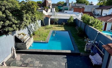 CASA 5 AMBIENTES EN VENTA TEMPERLEY CON JARDIN