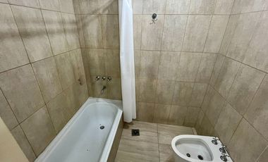 CASA 5 AMBIENTES EN VENTA TEMPERLEY CON JARDIN