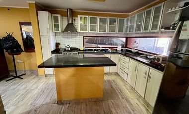 CASA 5 AMBIENTES EN VENTA TEMPERLEY CON JARDIN