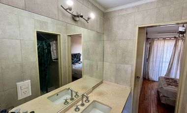 CASA 5 AMBIENTES EN VENTA TEMPERLEY CON JARDIN