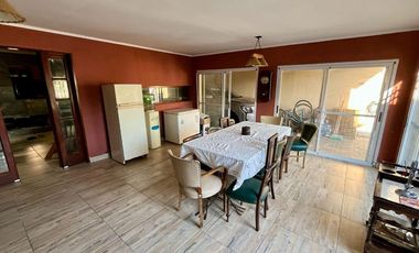 CASA 5 AMBIENTES EN VENTA TEMPERLEY CON JARDIN