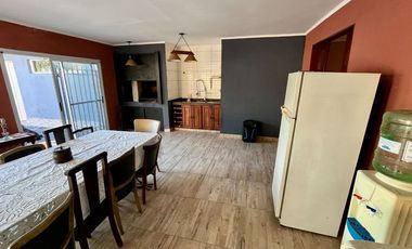 CASA 5 AMBIENTES EN VENTA TEMPERLEY CON JARDIN