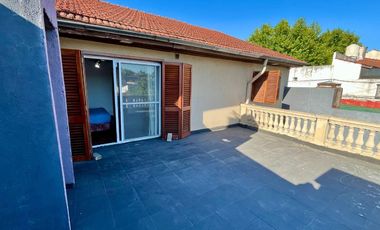 CASA 5 AMBIENTES EN VENTA TEMPERLEY CON JARDIN