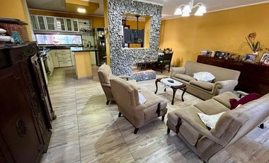 CASA 5 AMBIENTES EN VENTA TEMPERLEY CON JARDIN