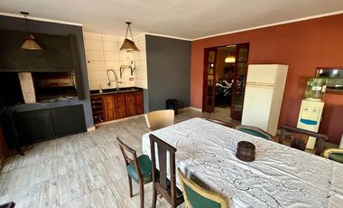 CASA 5 AMBIENTES EN VENTA TEMPERLEY CON JARDIN