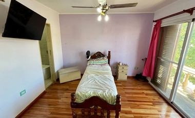 CASA 5 AMBIENTES EN VENTA TEMPERLEY CON JARDIN