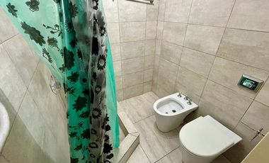 CASA 5 AMBIENTES EN VENTA TEMPERLEY CON JARDIN