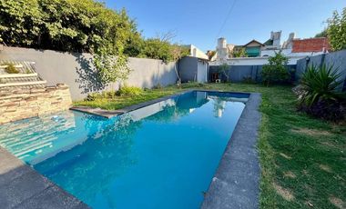 CASA 5 AMBIENTES EN VENTA TEMPERLEY CON JARDIN