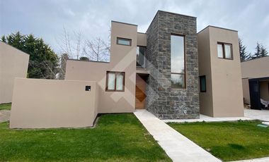 Casa en Arriendo en Centro Isla de Maipo