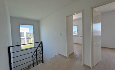 VENTA CASA 4 AMBIENTES LAGUNA AZUL A ESTRENAR