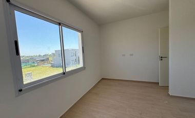 VENTA CASA 4 AMBIENTES LAGUNA AZUL A ESTRENAR