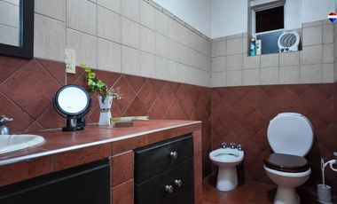 VENTA CASA  3 AMB LOCAL ,TALLER Y COCHERA DOMINICO