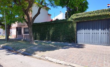 VENTA CASA  3 AMB LOCAL ,TALLER Y COCHERA DOMINICO