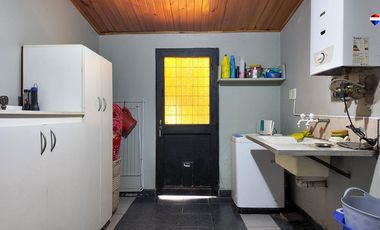 VENTA CASA  3 AMB LOCAL ,TALLER Y COCHERA DOMINICO