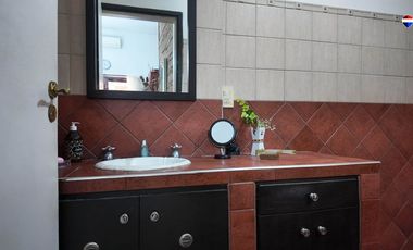 VENTA CASA  3 AMB LOCAL ,TALLER Y COCHERA DOMINICO