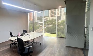 Oficina amueblada en renta de 322m2 en edificio zona Valle Oriente San Pedro