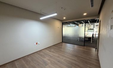 Oficina amueblada en renta de 322m2 en edificio zona Valle Oriente San Pedro