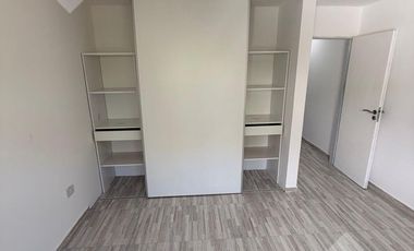 VENTA DUPLEX (A ESTRENAR) 2 DORMITORIOS - B° AYRES DEL LIMAY, PLOTTIER