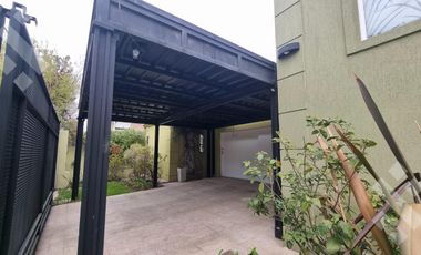 Venta casa 4 dom. estudio, quincho, piscina, Calle Los Cipreses Barrio Rio Grande.- Neuquén cap.-