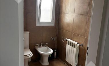 Venta casa 4 dom. estudio, quincho, piscina, Calle Los Cipreses Barrio Rio Grande.- Neuquén cap.-