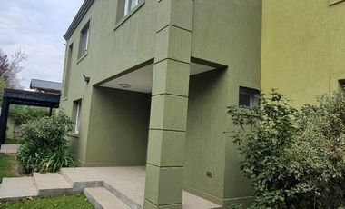 Venta casa 4 dom. estudio, quincho, piscina, Calle Los Cipreses Barrio Rio Grande.- Neuquén cap.-