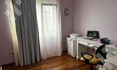 Venta casa 4 dom. estudio, quincho, piscina, Calle Los Cipreses Barrio Rio Grande.- Neuquén cap.-