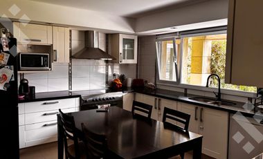 Venta casa 4 dom. estudio, quincho, piscina, Calle Los Cipreses Barrio Rio Grande.- Neuquén cap.-