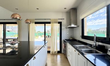 Casa en venta barrio Lagos de Canning