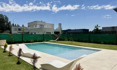 Casa en venta barrio Lagos de Canning