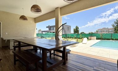 Casa en venta barrio Lagos de Canning