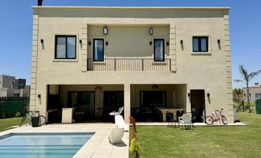 Casa en venta barrio Lagos de Canning