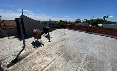 3 Locales dos 2 dptos y fondo libre todo en block