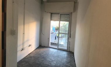 3 Locales dos 2 dptos y fondo libre todo en block