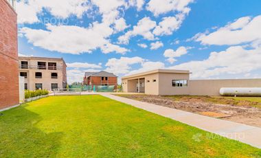 DEPARTAMENTO EN DUPLEX EN VENTA EN COMPLEJO ALTOS DE MASCHWITZ - MAROTO PROPIEDADES