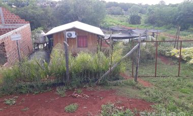 Hermoso terreno en esquina con casa a Terminar en Capiovy Misiones