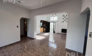 ALQUILER CASA 4 AMBIENTES EN LOMAS DEL MIRADOR