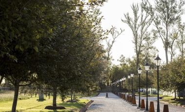 Casa en Venta, City Bell. Barrio Cerrado