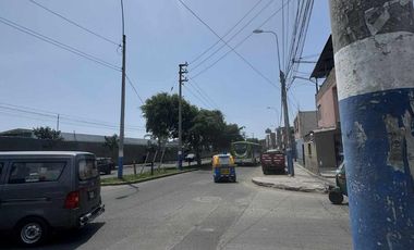 Casa en  Venta Zonificación Comercial en Avenida en Sam Juan de Miraflores