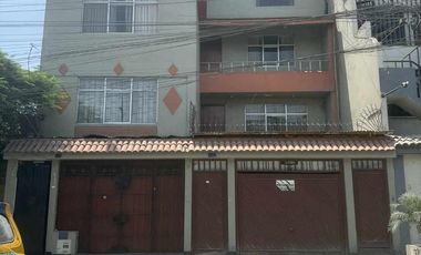 Casa en  Venta Zonificación Comercial en Avenida en Sam Juan de Miraflores