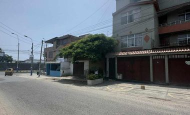 Casa en  Venta Zonificación Comercial en Avenida en Sam Juan de Miraflores