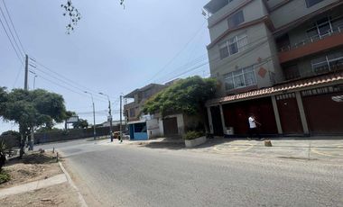 Casa en  Venta Zonificación Comercial en Avenida en Sam Juan de Miraflores