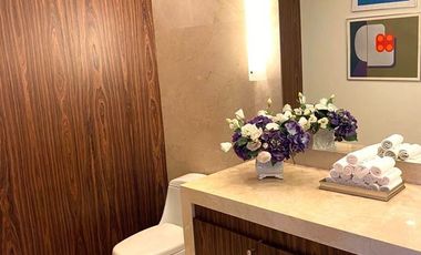 Casa en VENTA y RENTA adentro de Lomas Country con jardín (sin amueblar)