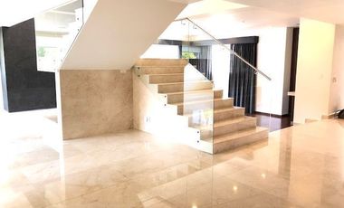 Casa en VENTA y RENTA adentro de Lomas Country con jardín (sin amueblar)