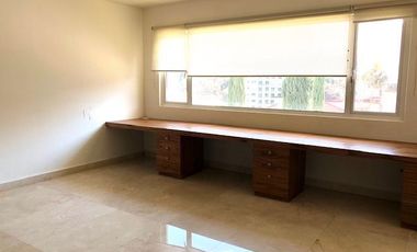 Casa en VENTA y RENTA adentro de Lomas Country con jardín (sin amueblar)