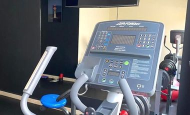 Casa en VENTA y RENTA adentro de Lomas Country con jardín (sin amueblar)