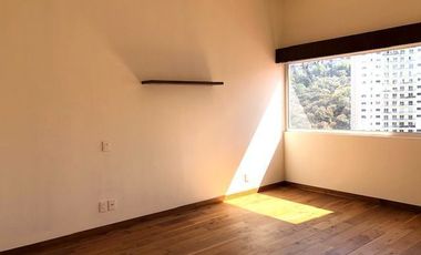 Casa en VENTA y RENTA adentro de Lomas Country con jardín (sin amueblar)