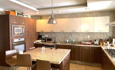 Casa en VENTA y RENTA adentro de Lomas Country con jardín (sin amueblar)