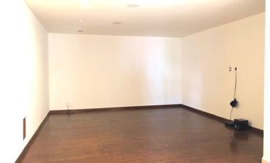 Casa en VENTA y RENTA adentro de Lomas Country con jardín (sin amueblar)